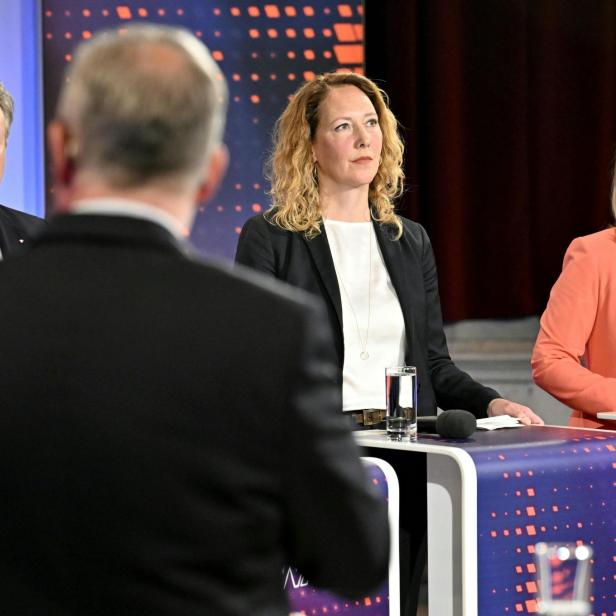 (v.l.n.r.) Michael Ludwig (SPÖ), Karl Mahrer (ÖVP), Judith Pühringer (GRÜNE) und Bettina Emmerling (NEOS) am Sonntag, 27. April 2025, anl. der ORF-Fernsehdiskussion zur Wien-Wahl im Rathaus in Wien. - FOTO: APA/HANS KLAUS TECHT