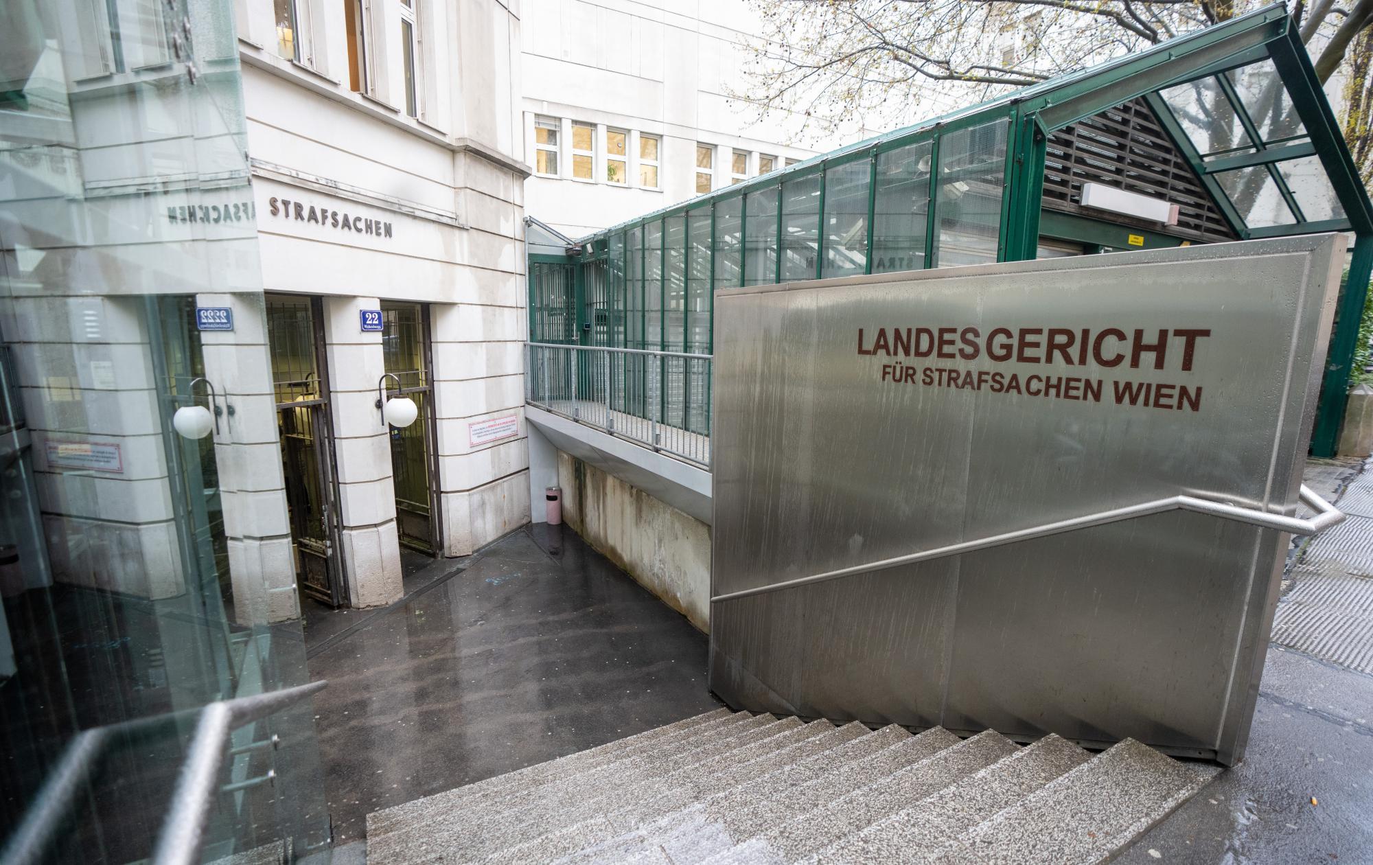 Eingang zum Landesgericht für Strafsachen Wien.